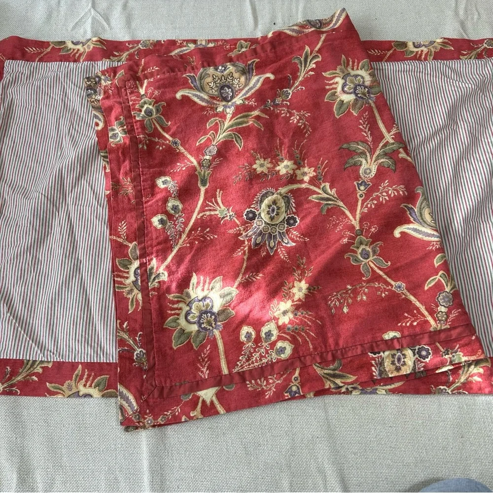 Cindy Crawford Matera Vine King Pillow Shams